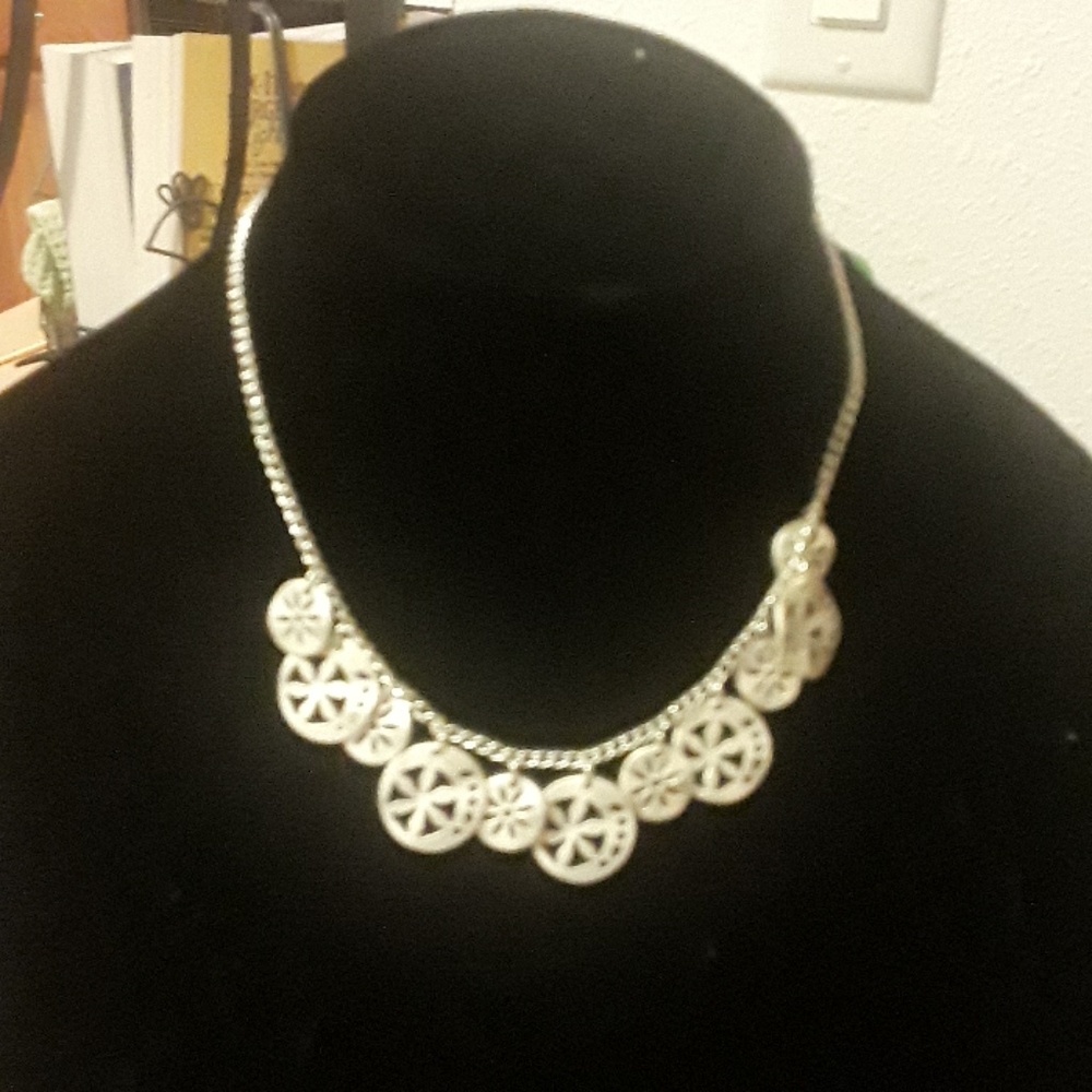 New Apt9 choker style silver tone necklace